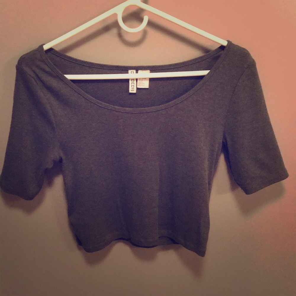 Quarter sleeve crop top